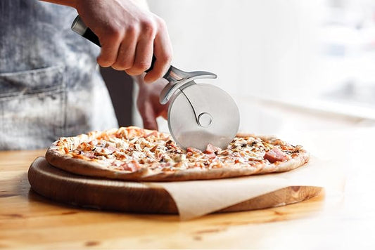 KitchenAid Classic Pizza Wheel – 9-Inch Sharp Stainless Steel Blade with Finger Guard & Comfort Grip Handle, Dishwasher Safe Pizza Cutter for Crusts, Pies & More (Black)
